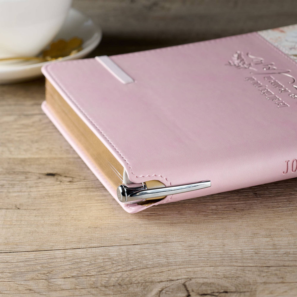 Do Everything In Love | Classic Journal w/Pen Holder